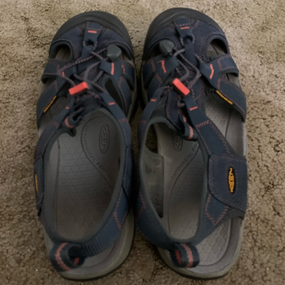 Keen Women’s Venice Waterproof Hiking Sandals Sz11